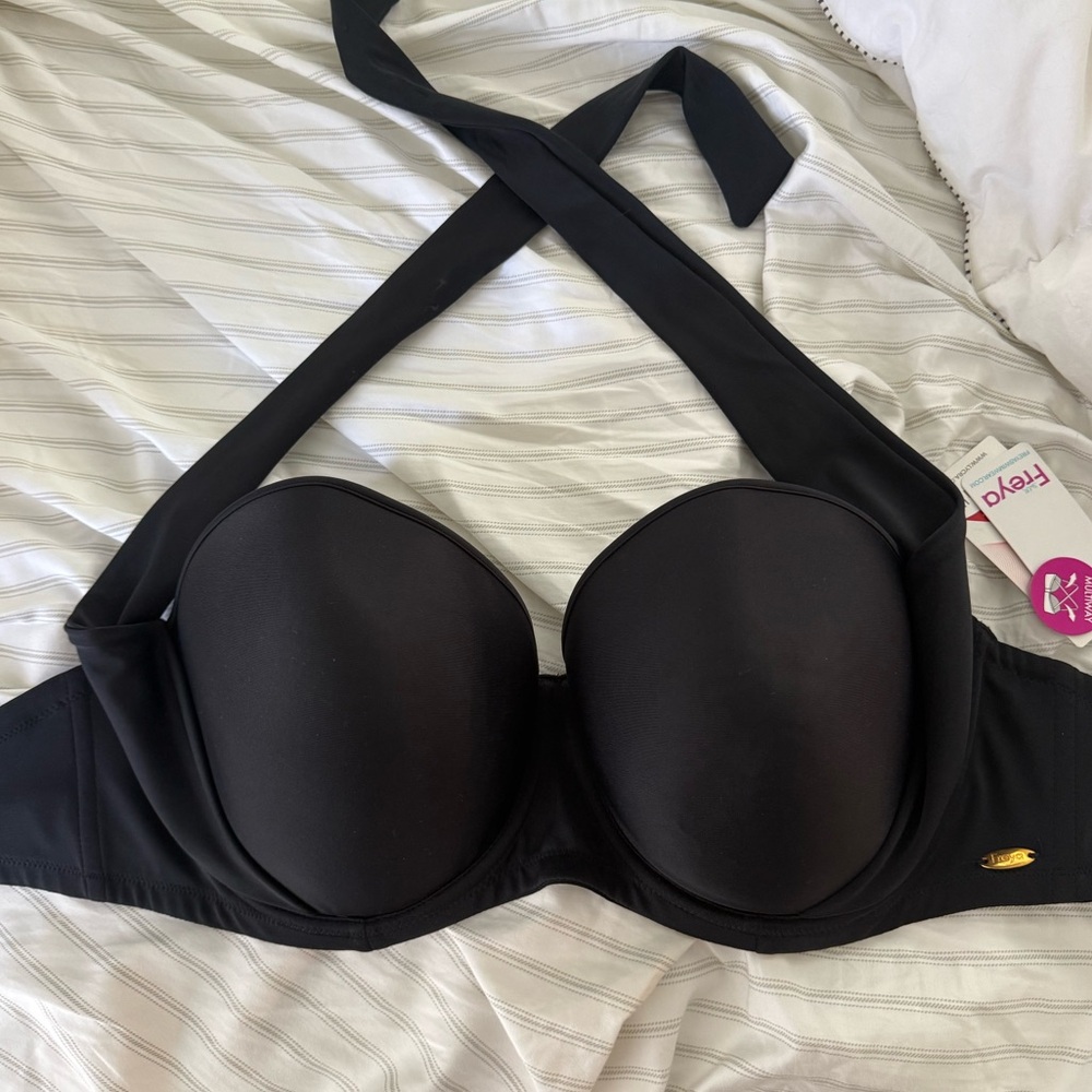 NWT FREYA 38G Black Swim Top